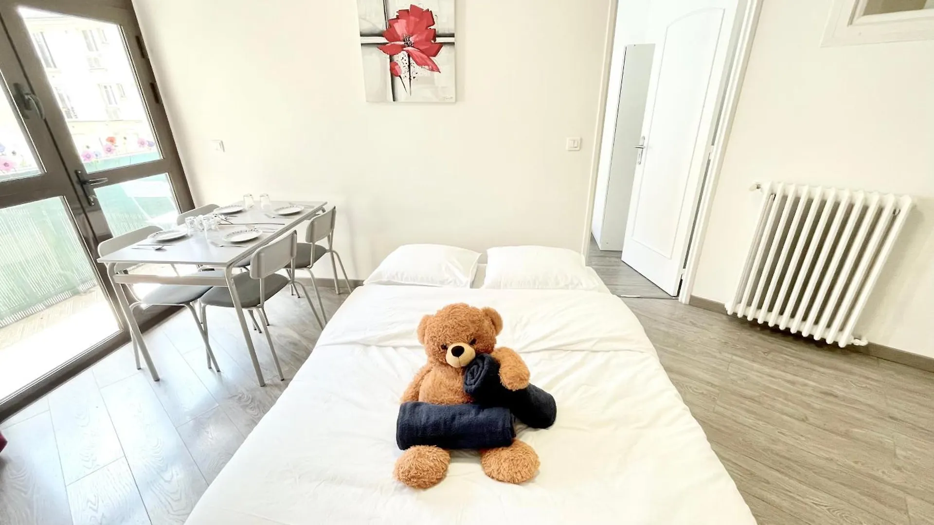Appartement Avec Balcon, 5 Personnes Paris 0*,  France